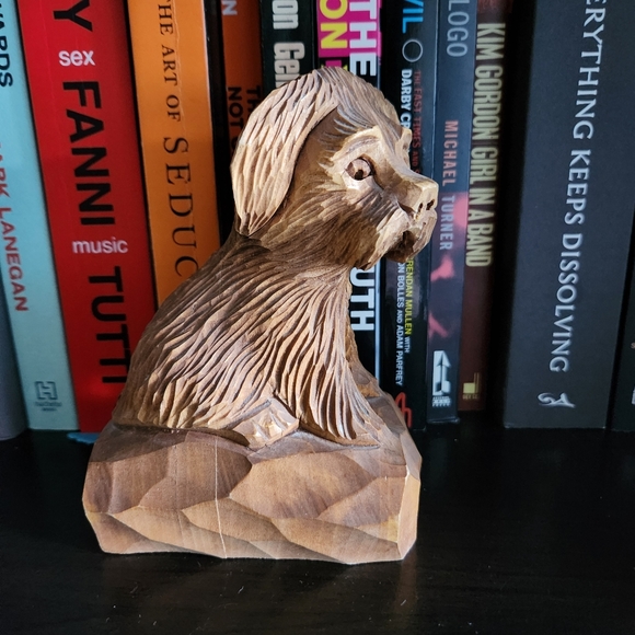Hand carved shaggy dog - Picture 2 of 7